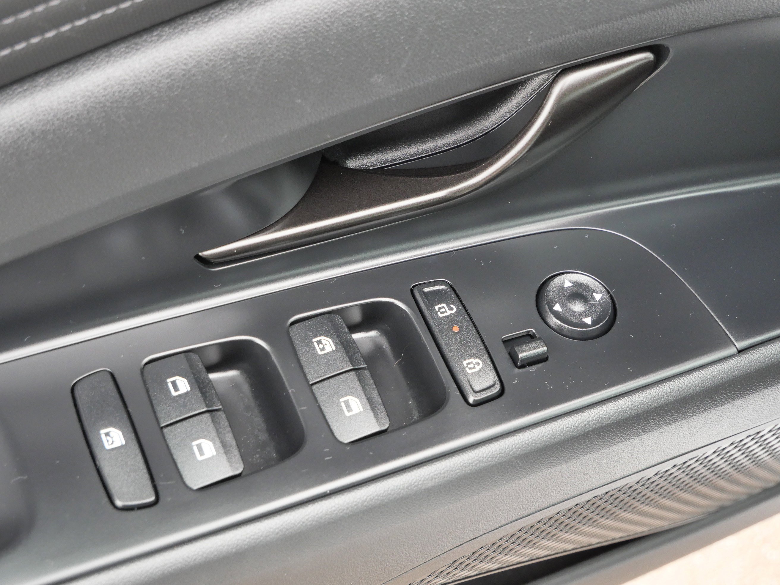 Used 2025 Hyundai Elantra SEL image 19