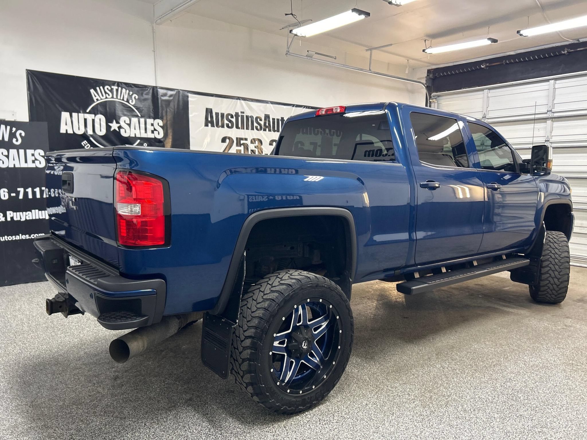 Used 2015 GMC Sierra 3500 SLT AWD/4WD image 6