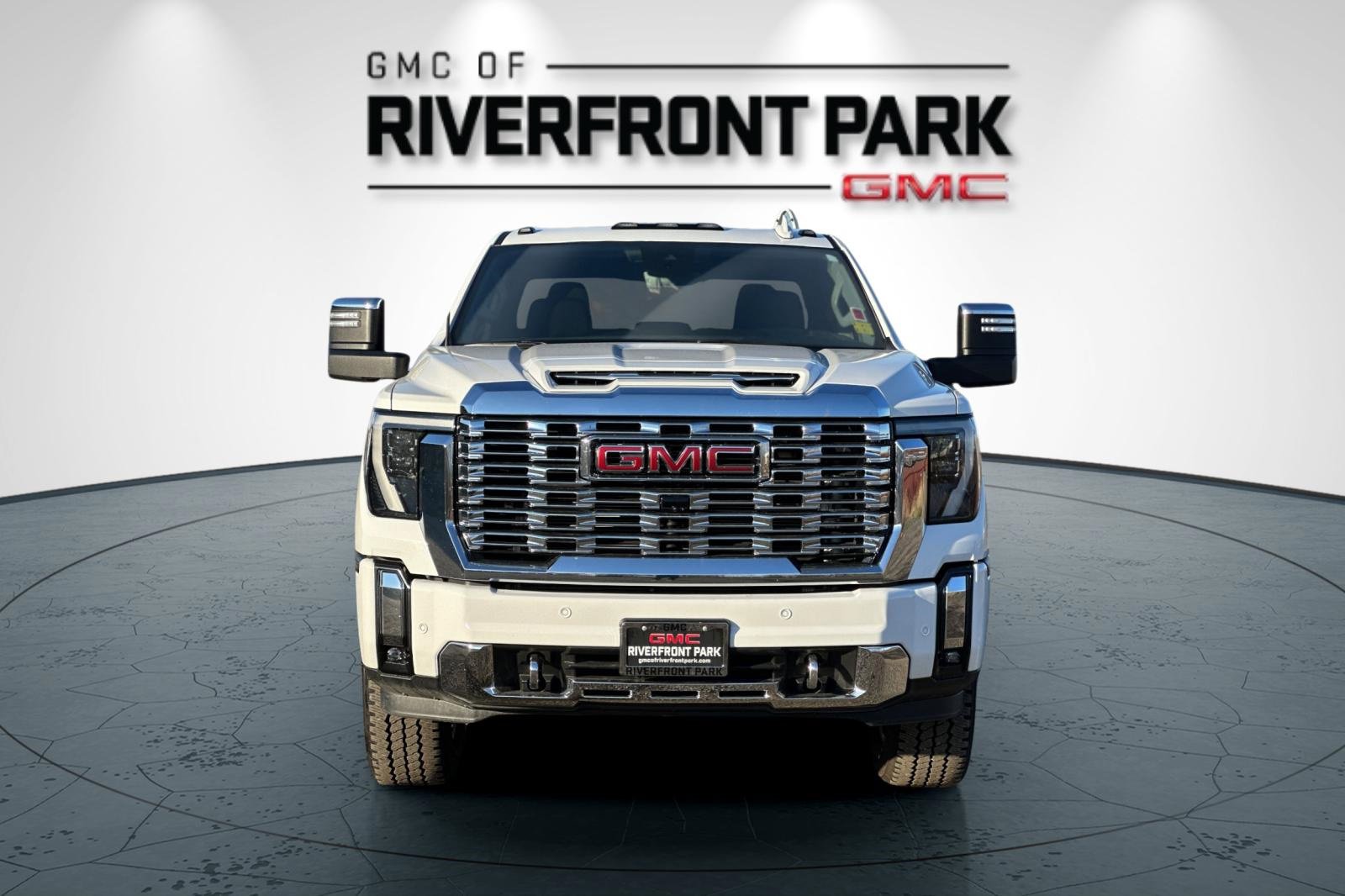 Used 2024 GMC Sierra 3500 Denali w/ Denali Reserve Package image 8