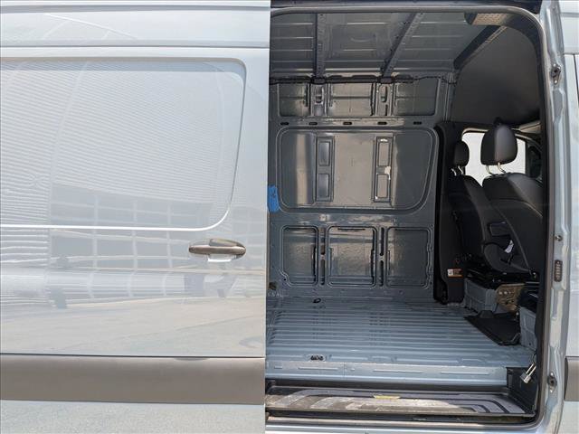 Used 2023 Mercedes-Benz Sprinter 2500 w/ Acoustic Package image 19