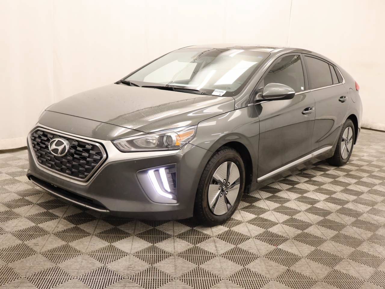 Used 2022 Hyundai Ioniq SE FWD image 1