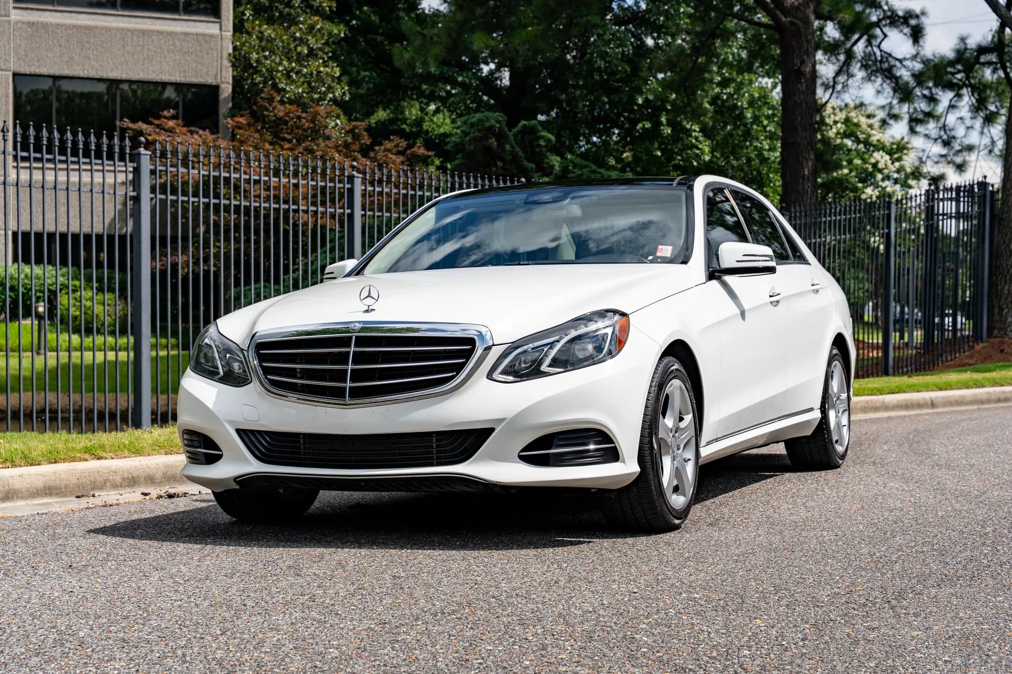Used 2015 Mercedes-Benz E 350 4MATIC Sedan image 2