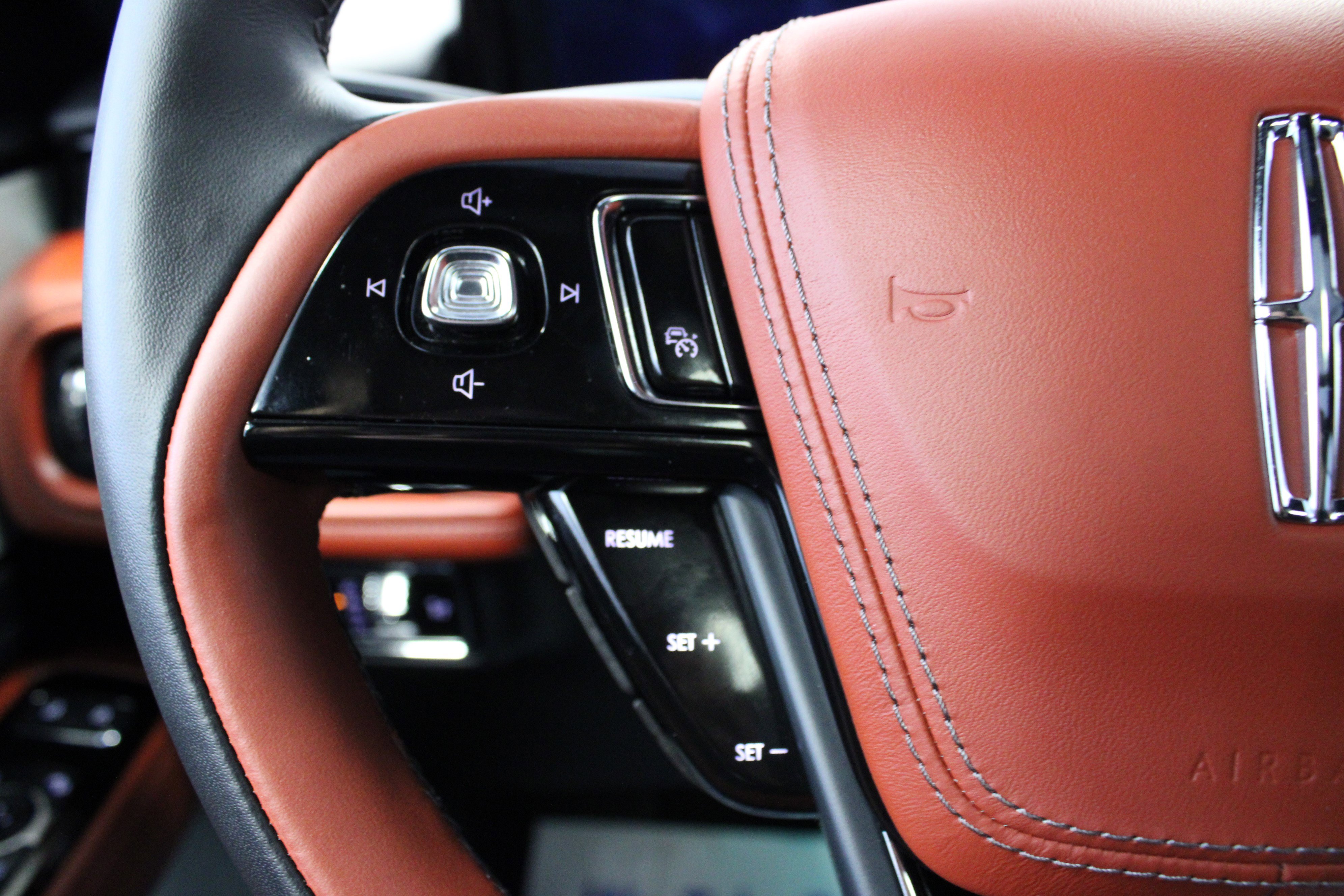 Used 2025 Lincoln Aviator Reserve w/ Luxury Package image 21