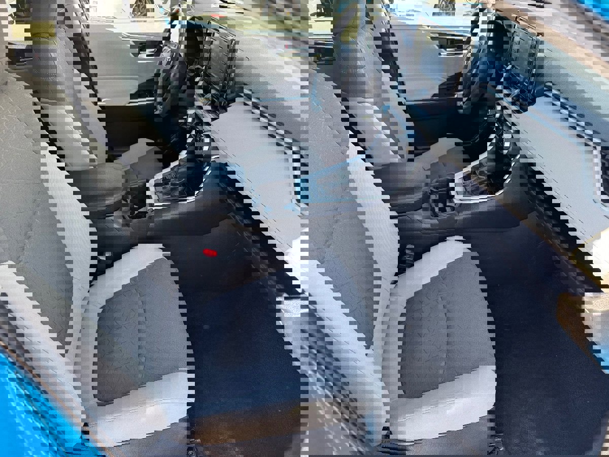 Used 2021 Toyota RAV4 XLE image 16