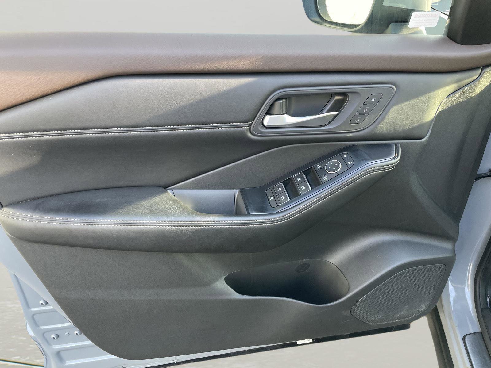 Used 2023 Nissan Rogue SL w/ SL Premium Package AWD/4WD image 32