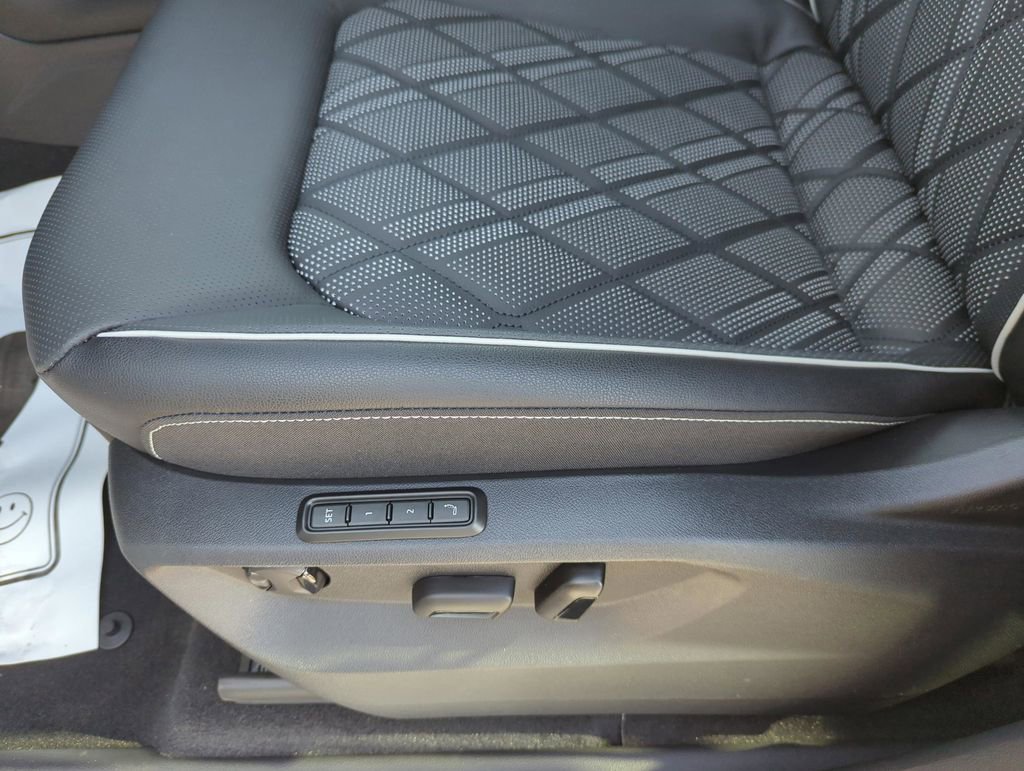 New 2026 Volkswagen Atlas SEL Premium R-Line image 29