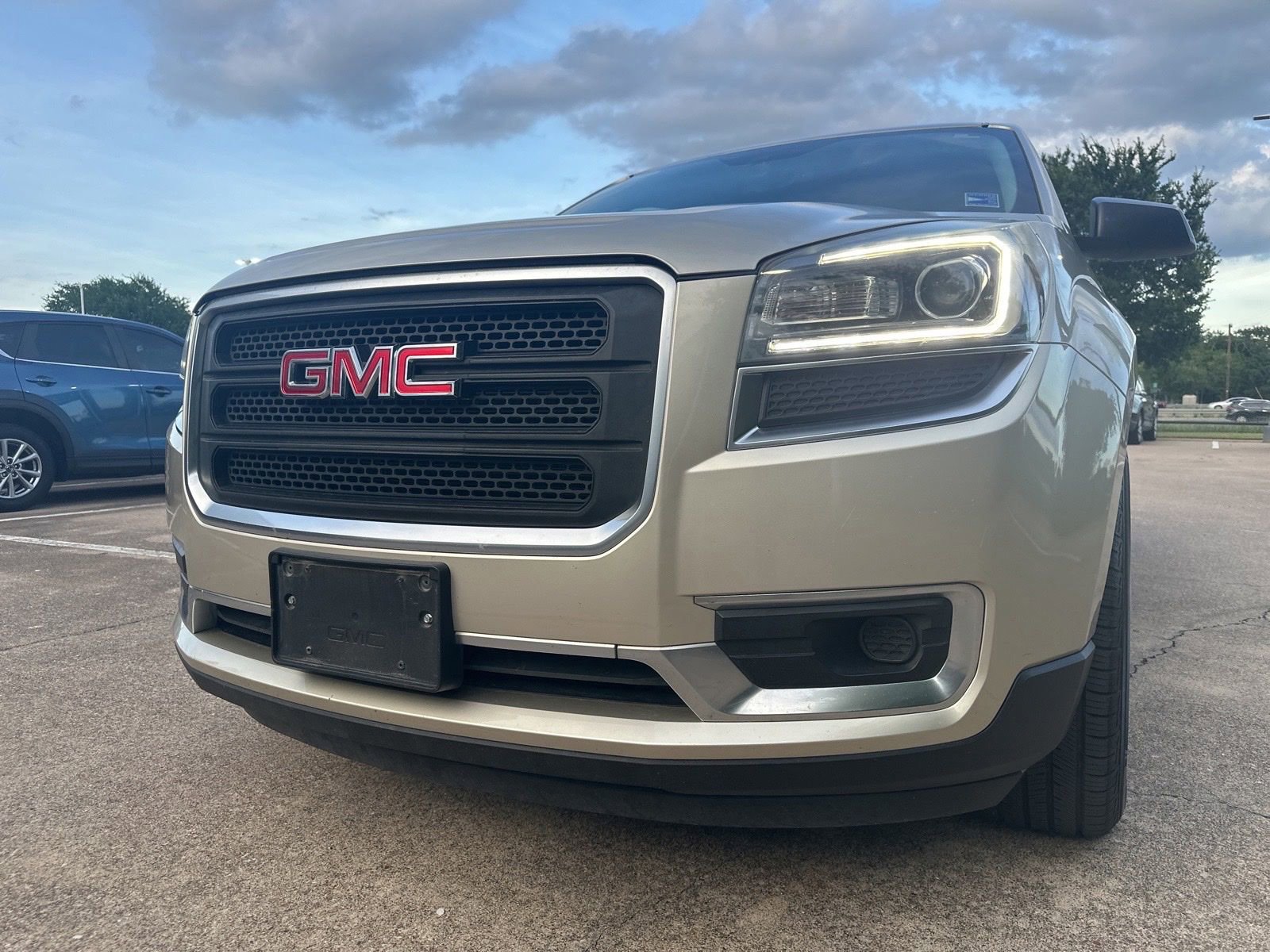 Used 2015 GMC Acadia SLE FWD image 3