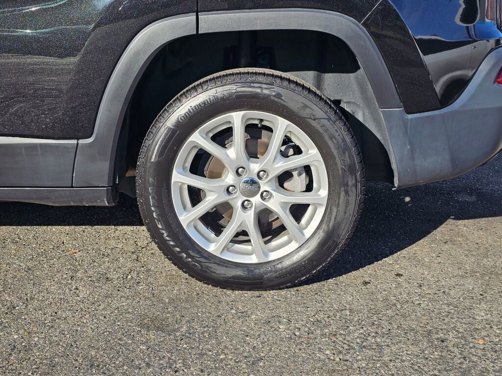 Used 2014 Jeep Cherokee Latitude w/ Cold Weather Group image 6