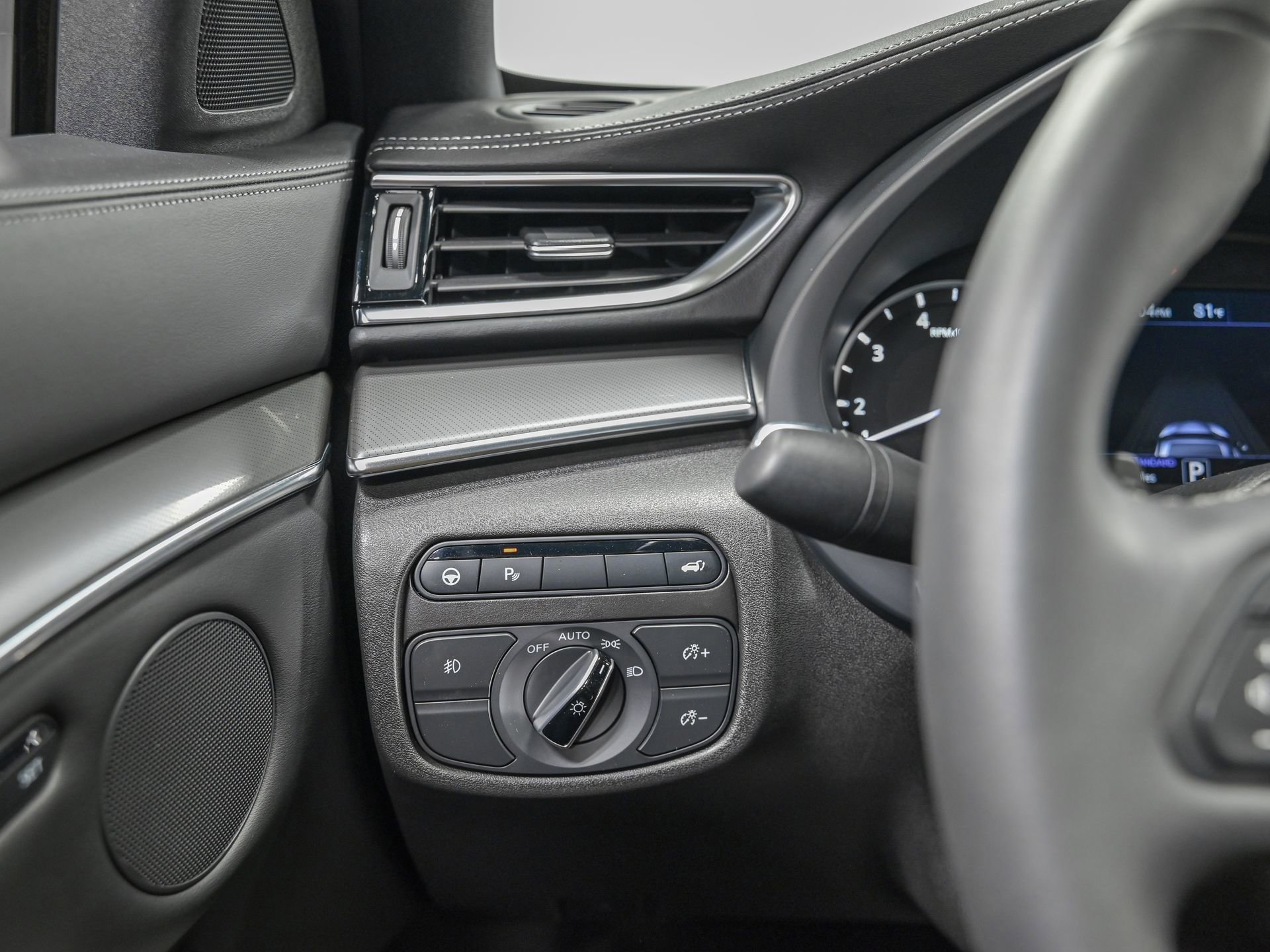 Used 2025 INFINITI QX55 Luxe w/ Cargo Package image 18