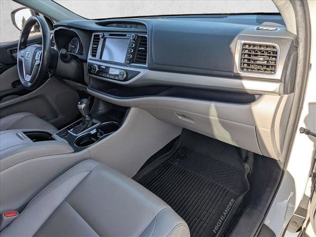 Used 2019 Toyota Highlander XLE image 24