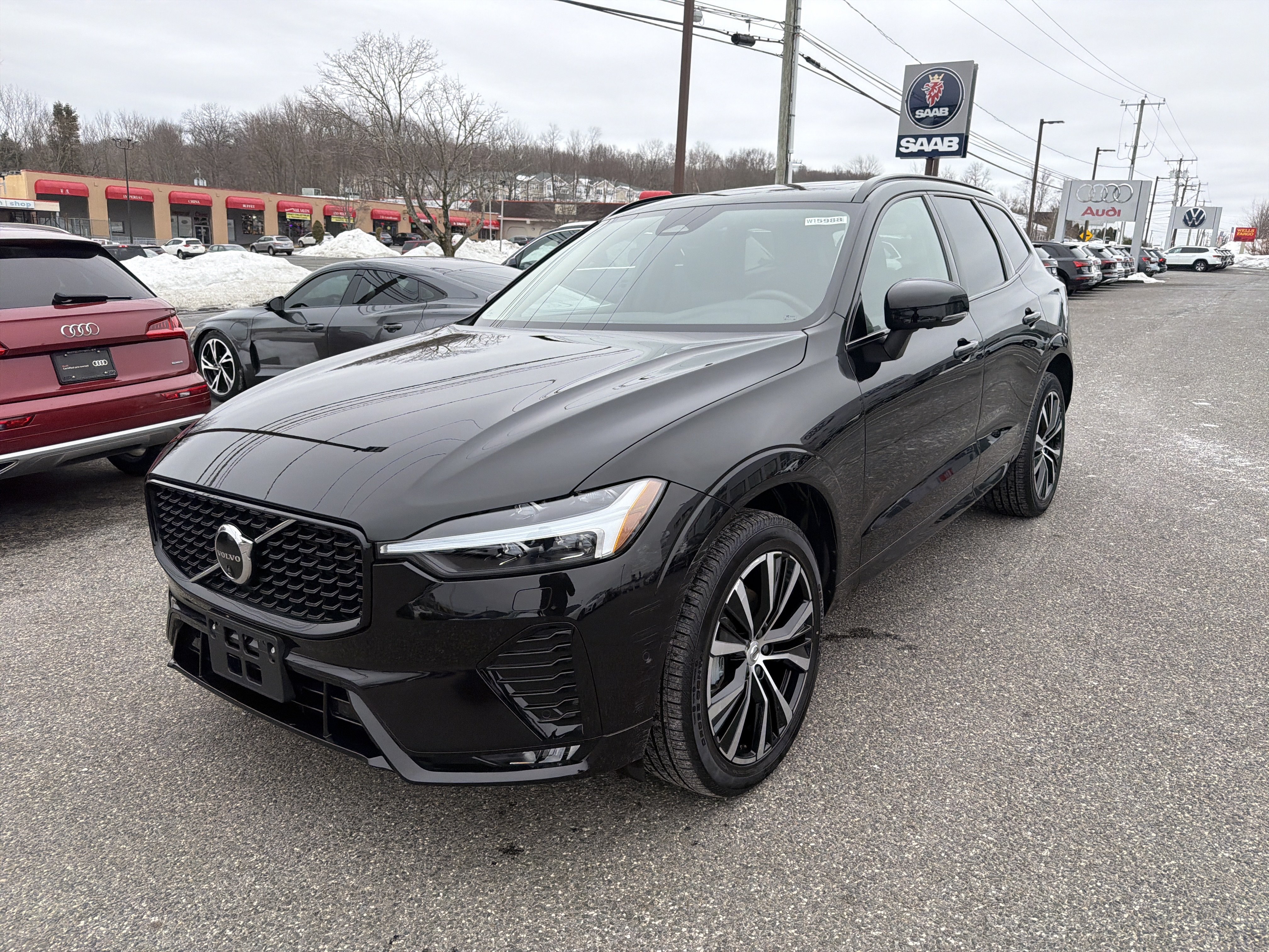 Certified 2025 Volvo XC60 B5 Plus AWD/4WD image 3
