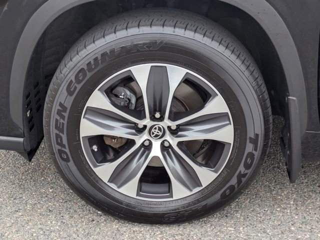 Certified 2024 Toyota Highlander XLE AWD/4WD image 15