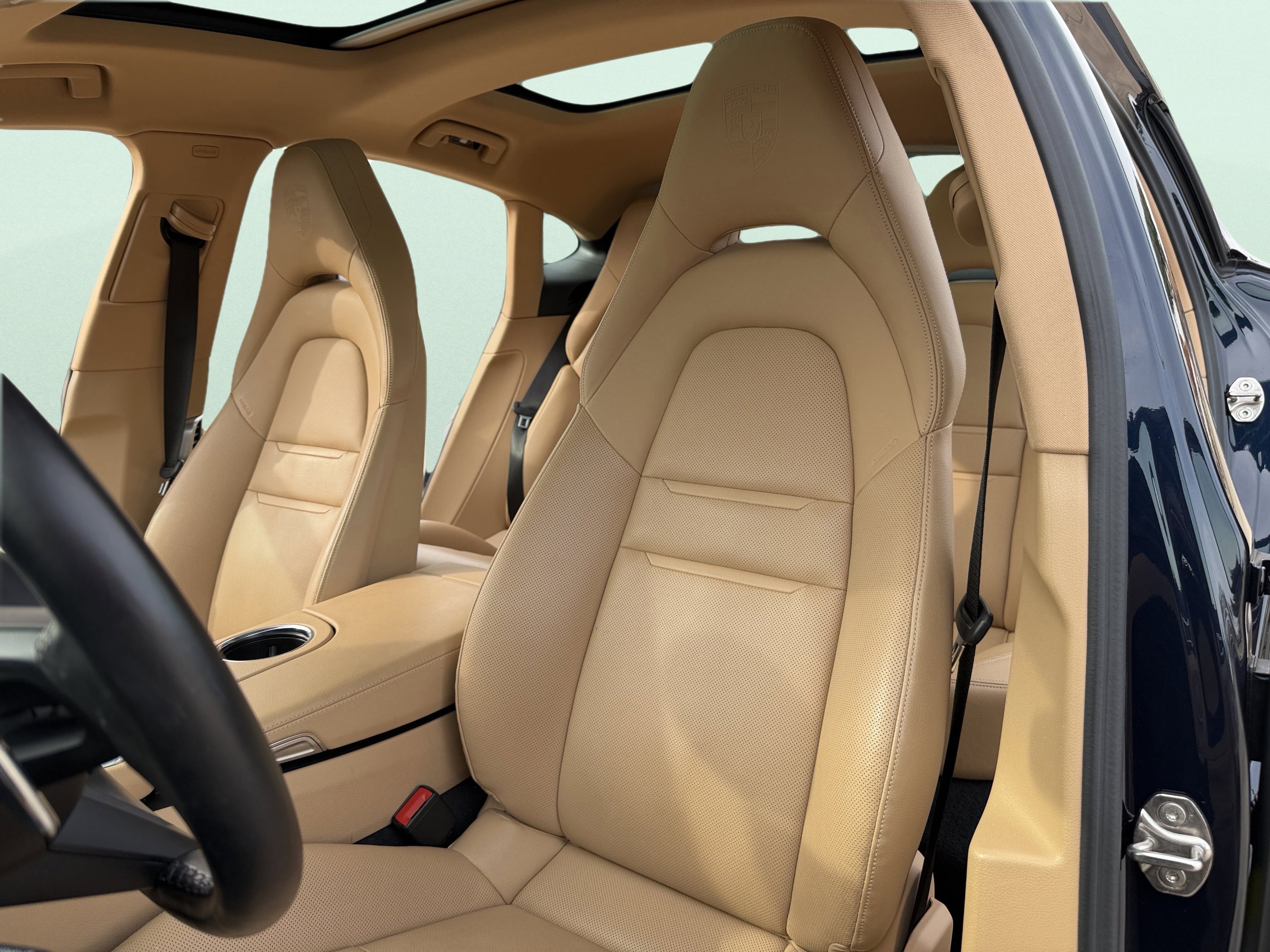 Used 2023 Porsche Panamera 4 Platinum Edition image 26