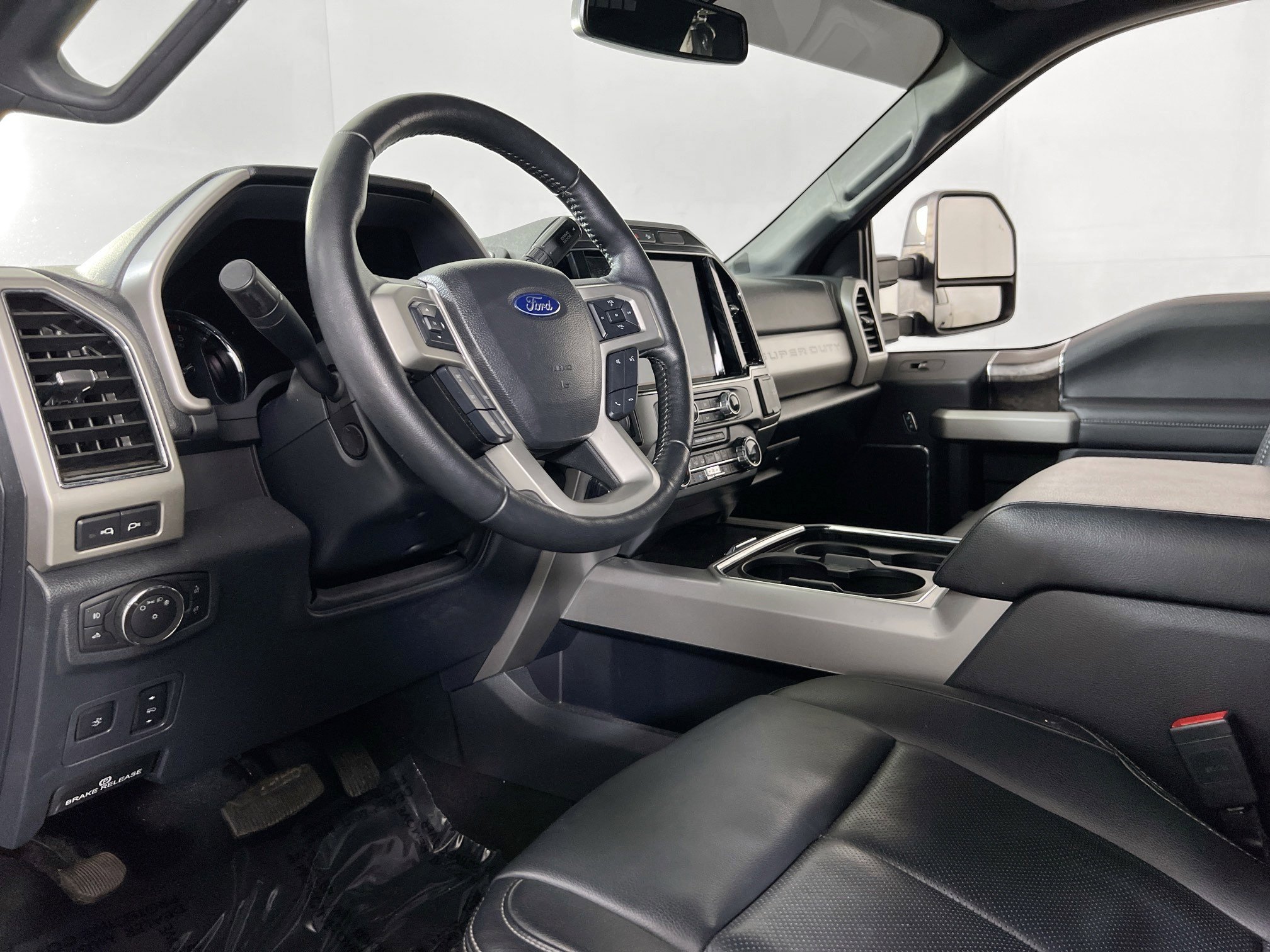 Used 2022 Ford F250 Lariat w/ Black Appearance Package AWD/4WD image 9