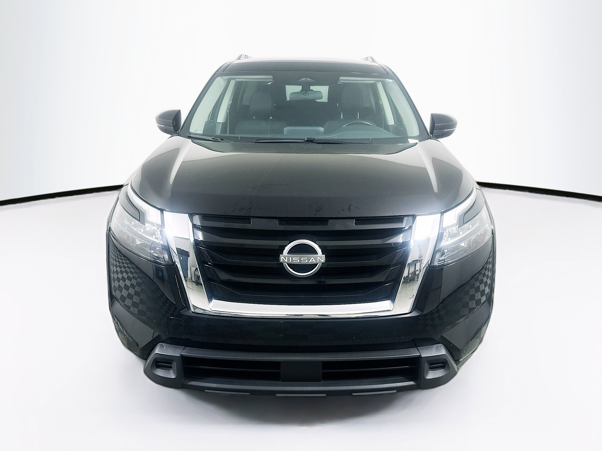 Used 2025 Nissan Pathfinder SV AWD/4WD image 2