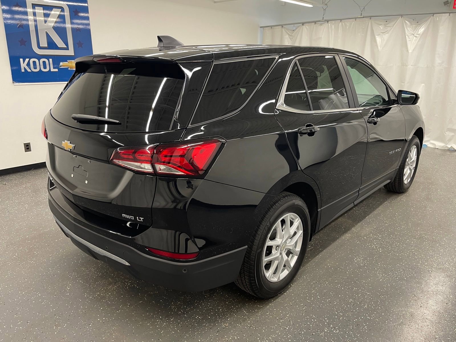 Used 2024 Chevrolet Equinox LT image 2