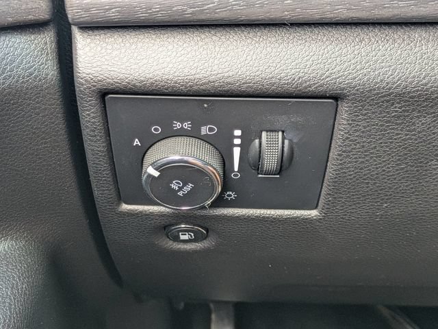 Used 2018 Jeep Grand Cherokee Altitude RWD image 27