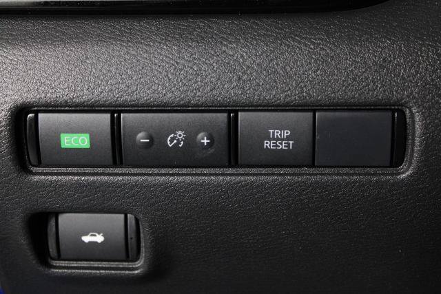 Certified 2025 Nissan Sentra SR FWD image 24
