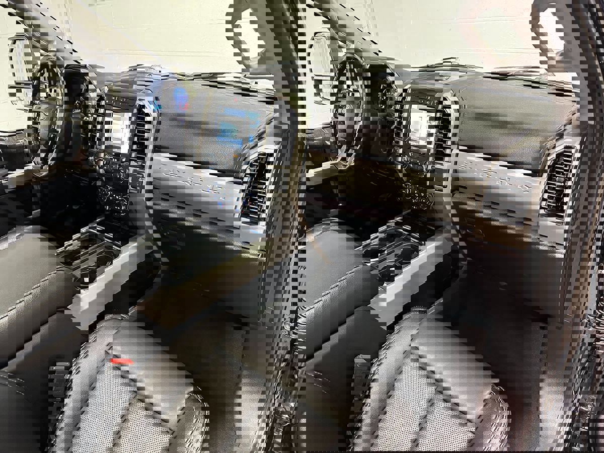 Used 2021 Ford F350 Lariat image 11
