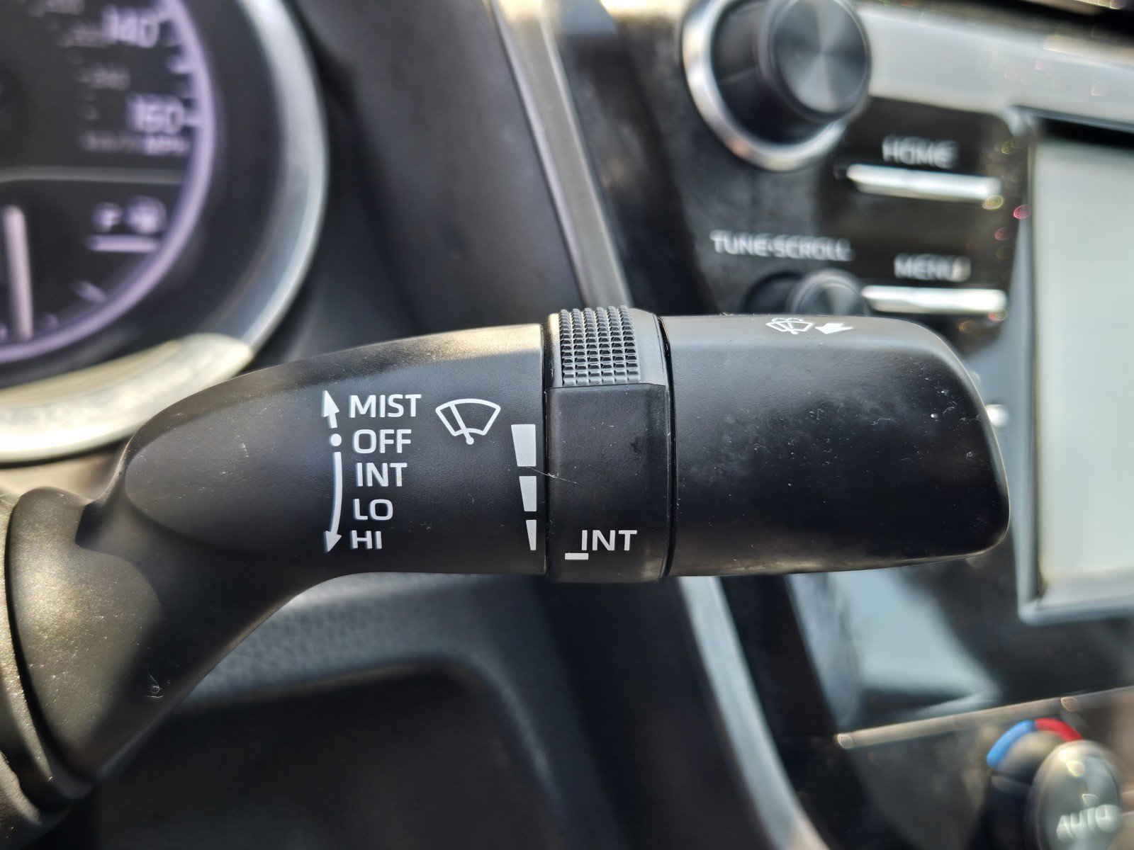 Used 2020 Toyota Camry SE FWD image 27