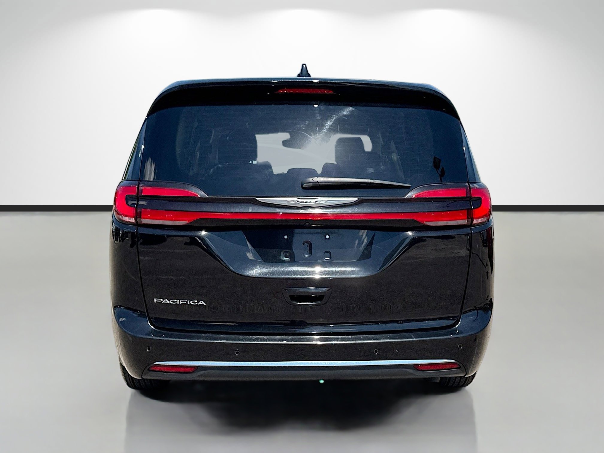 Used 2024 Chrysler Pacifica Touring-L FWD image 4