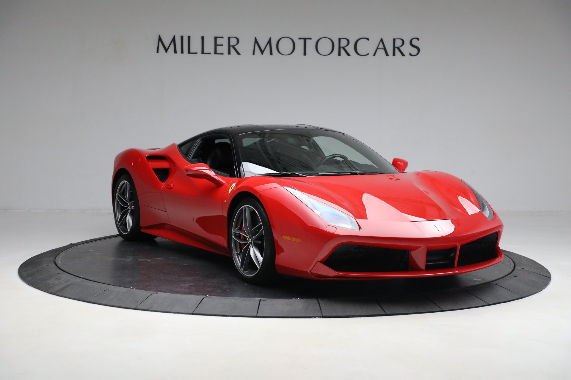 Certified 2018 Ferrari 488 GTB RWD image 11