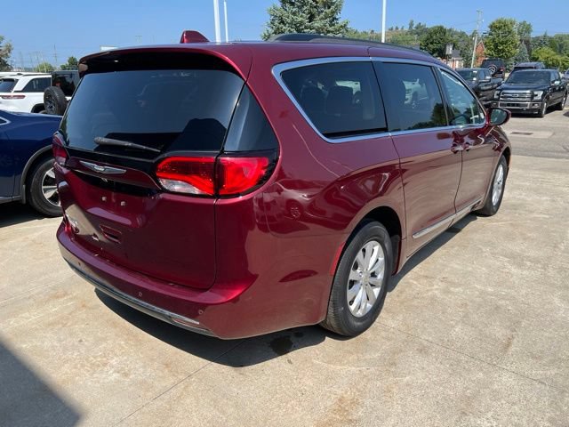 Certified 2017 Chrysler Pacifica Touring-L FWD image 6