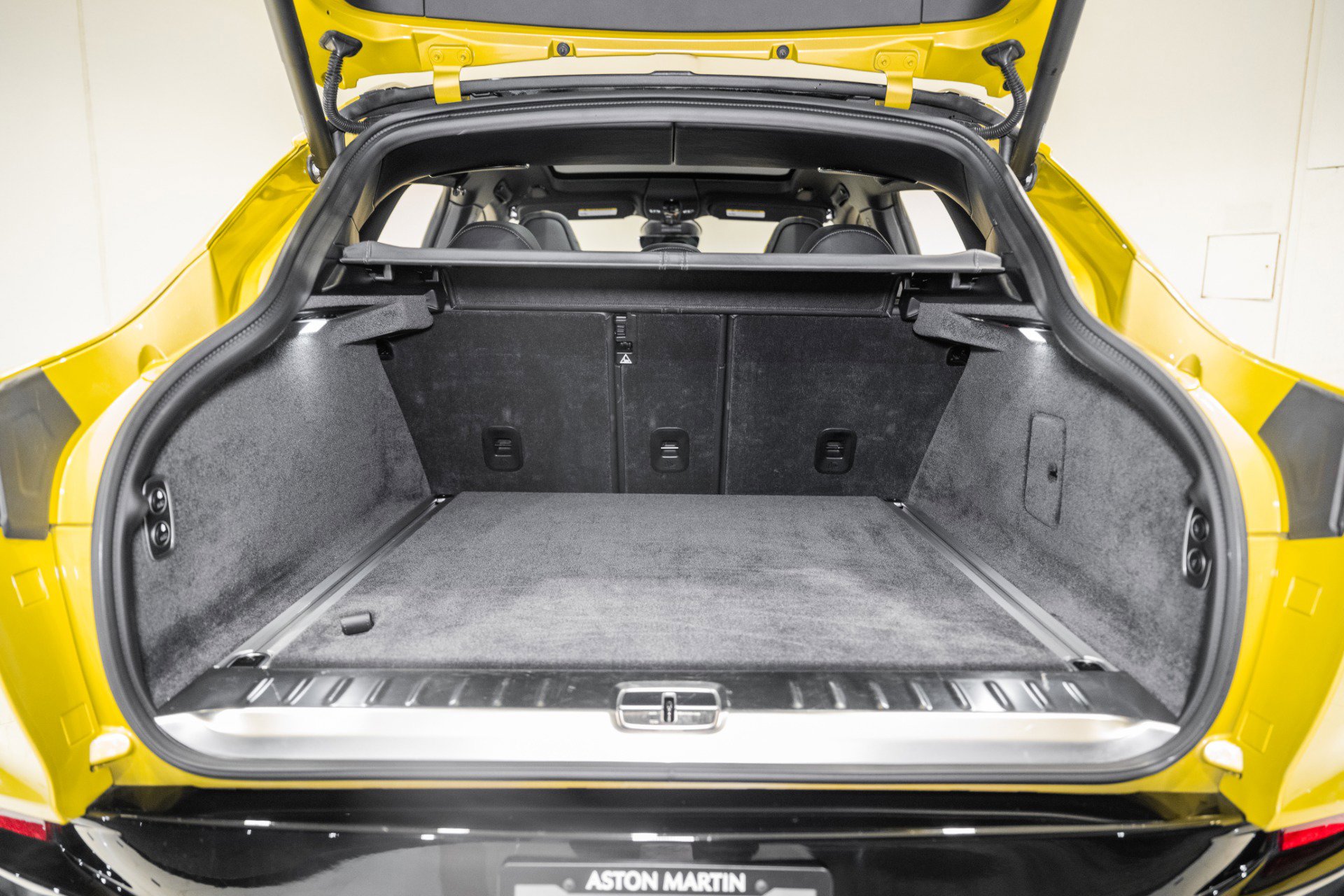 Used 2025 Aston Martin DBX 707 image 50