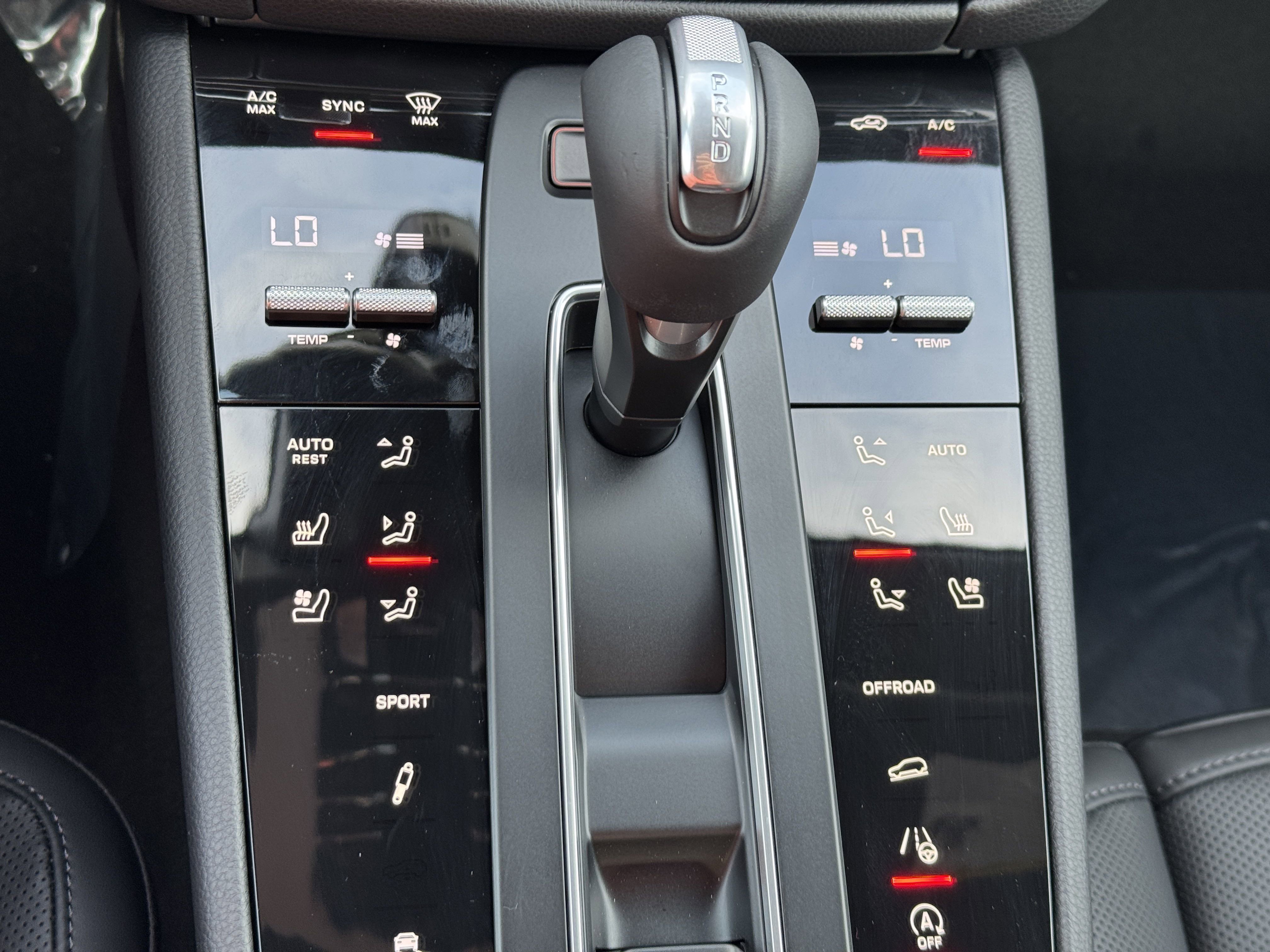 New 2025 Porsche Macan image 31