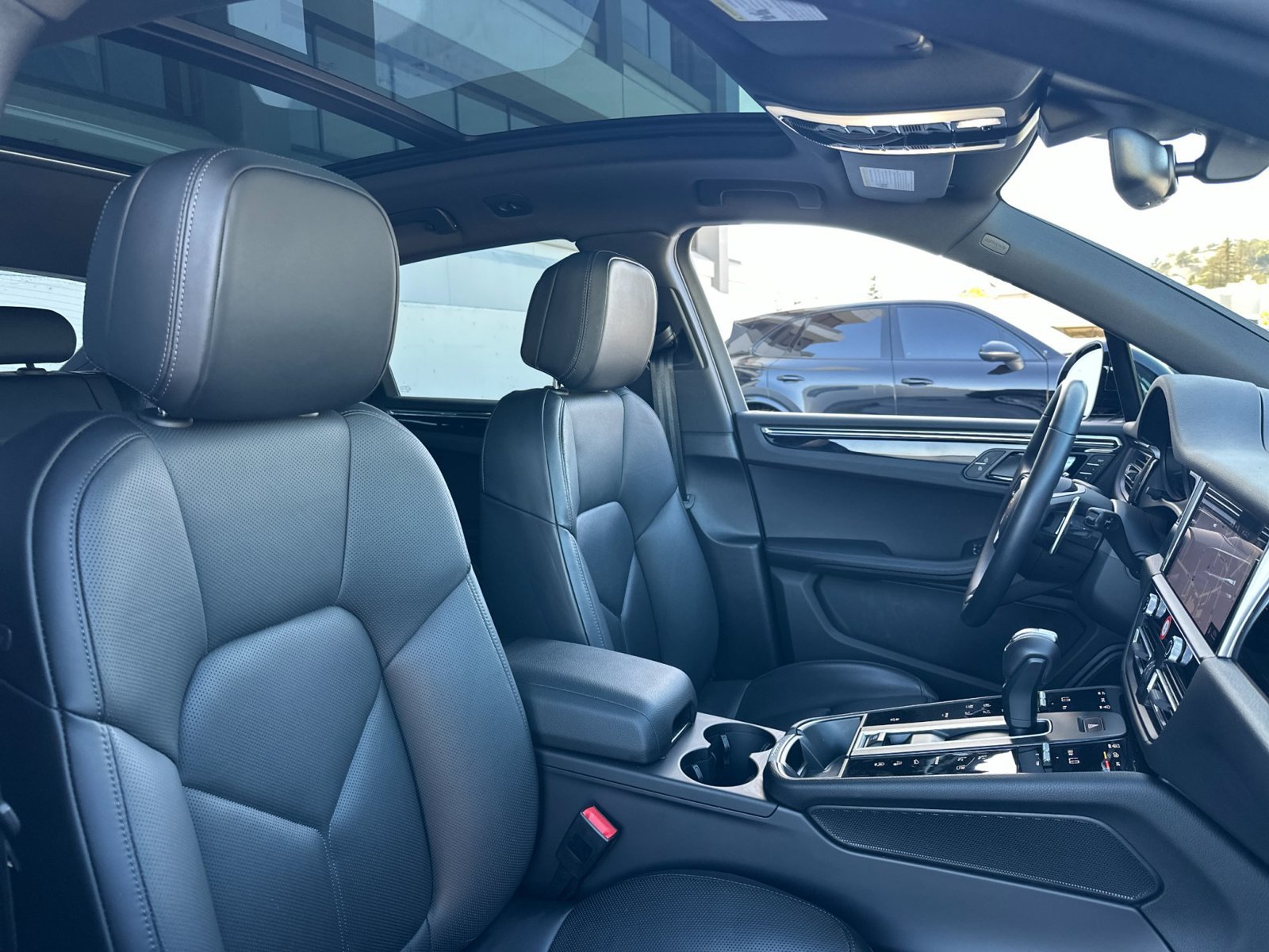 Used 2026 Porsche Macan AWD/4WD image 27