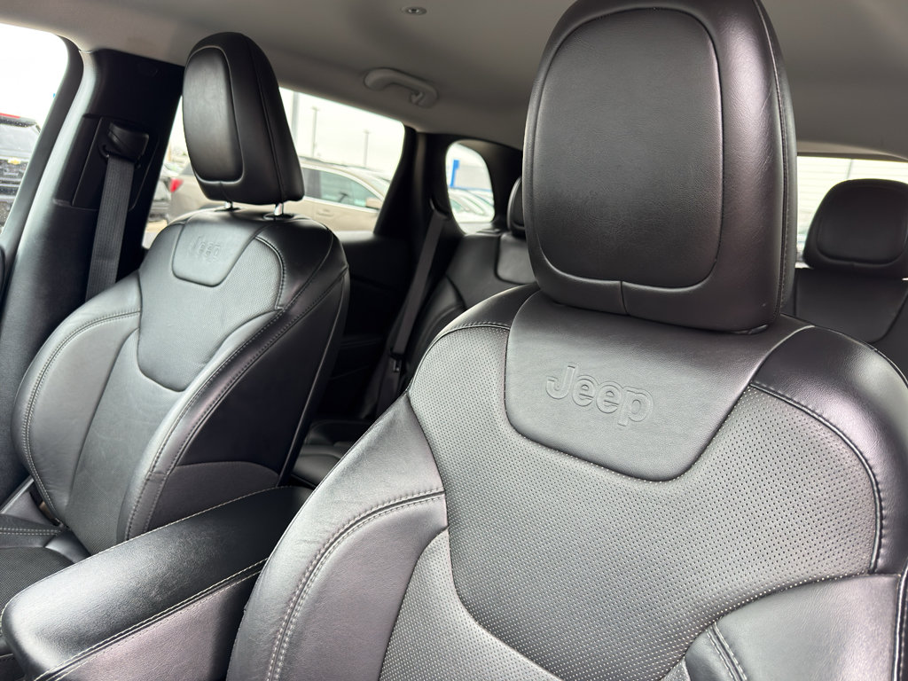 Used 2021 Jeep Cherokee Latitude Lux w/ Comfort/Convenience Group image 28