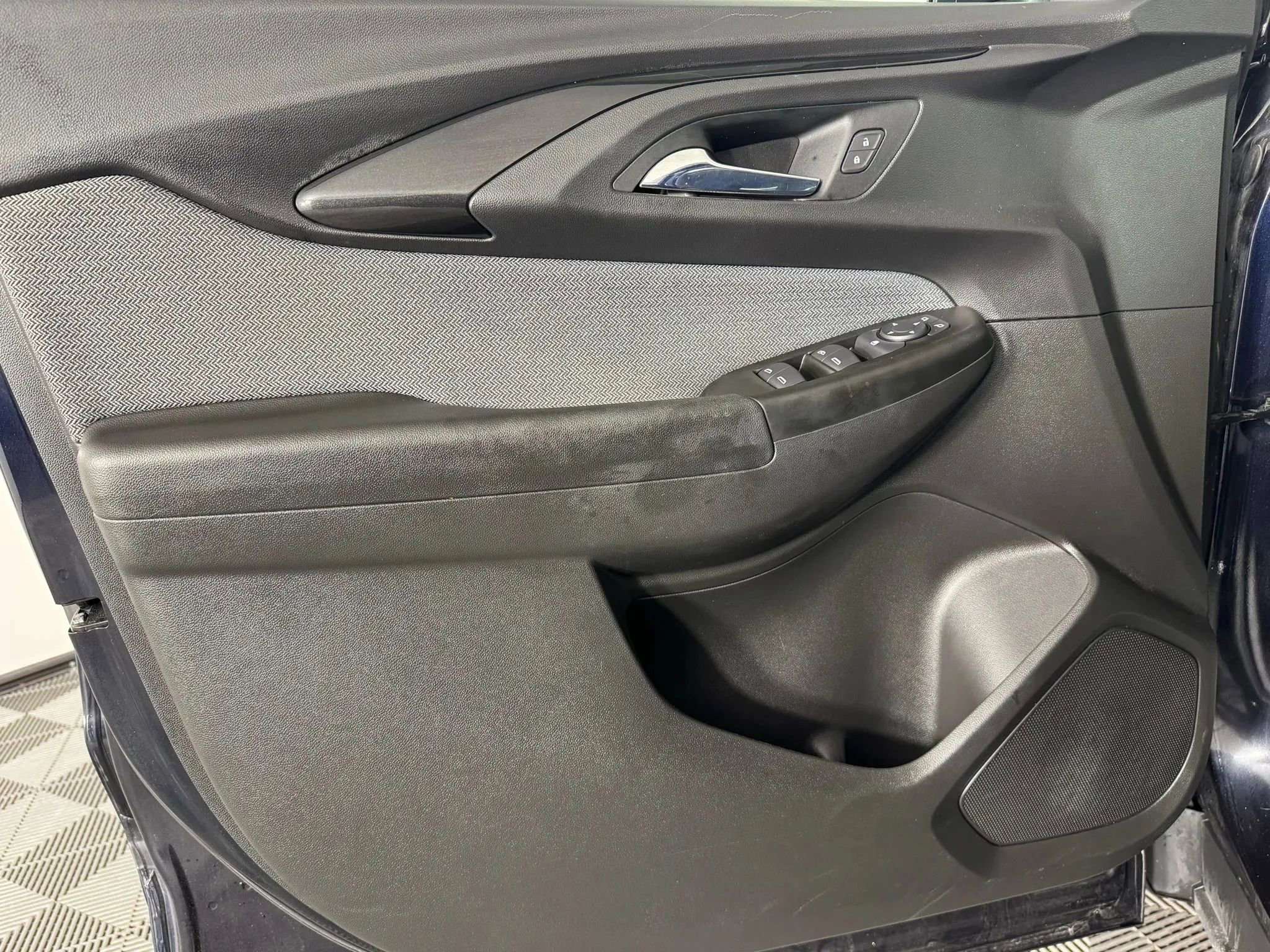 Used 2021 Chevrolet TrailBlazer LT w/ Convenience Package image 38