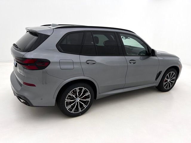 New 2026 BMW X5 xDrive40i w/ M Sport Package AWD/4WD image 4