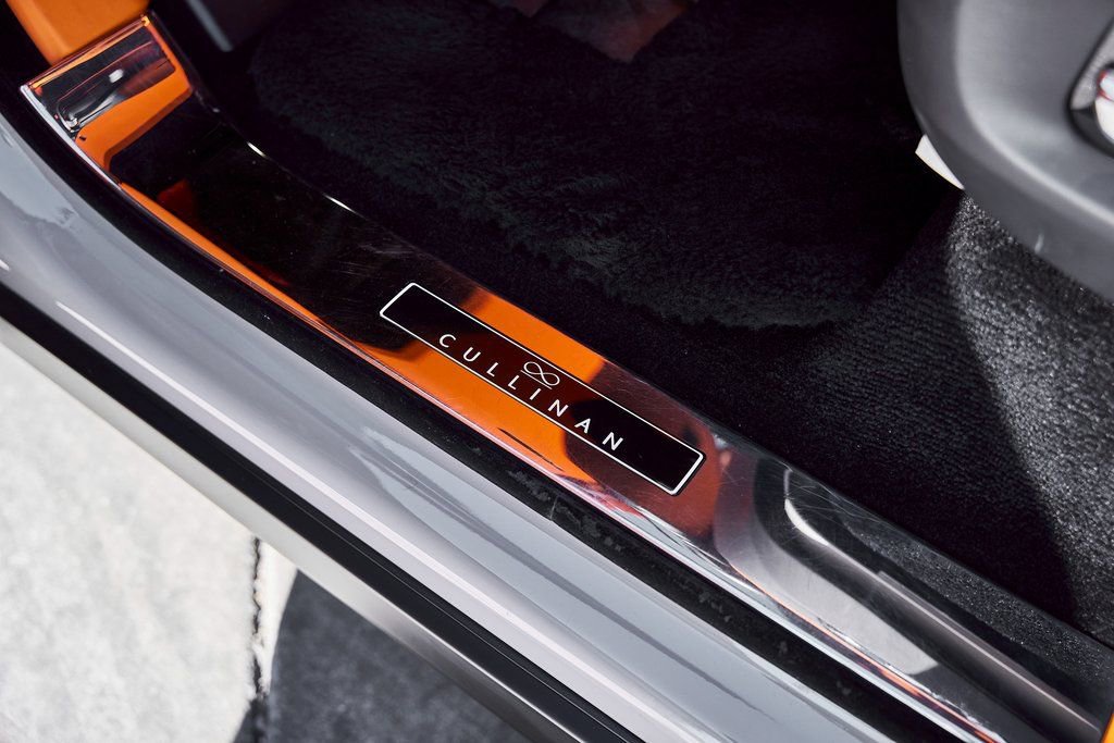 Used 2024 Rolls-Royce Cullinan Black Badge image 40