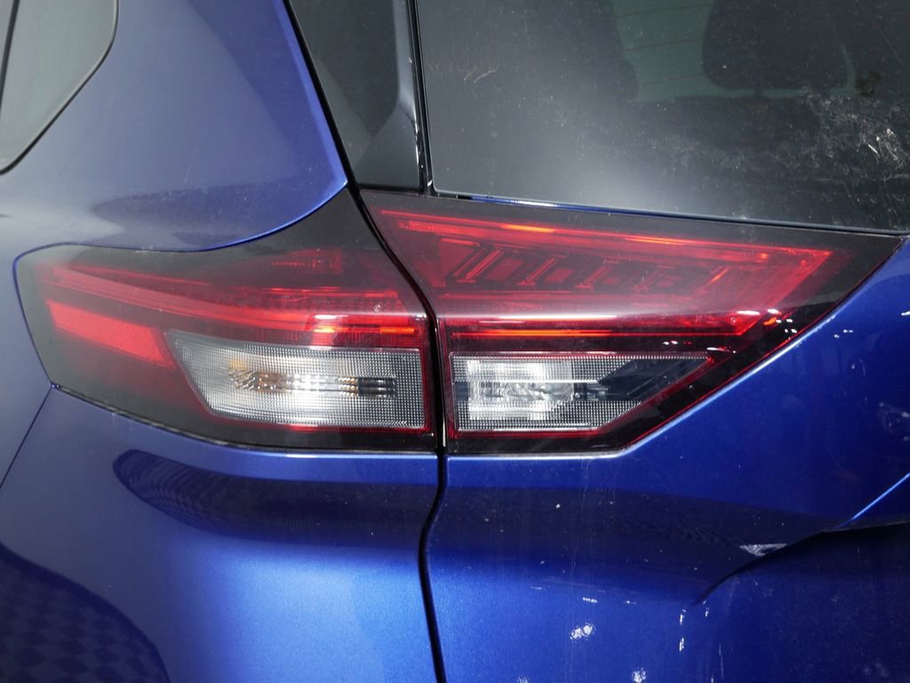 Used 2022 Nissan Rogue SL w/ SL Premium Package image 10