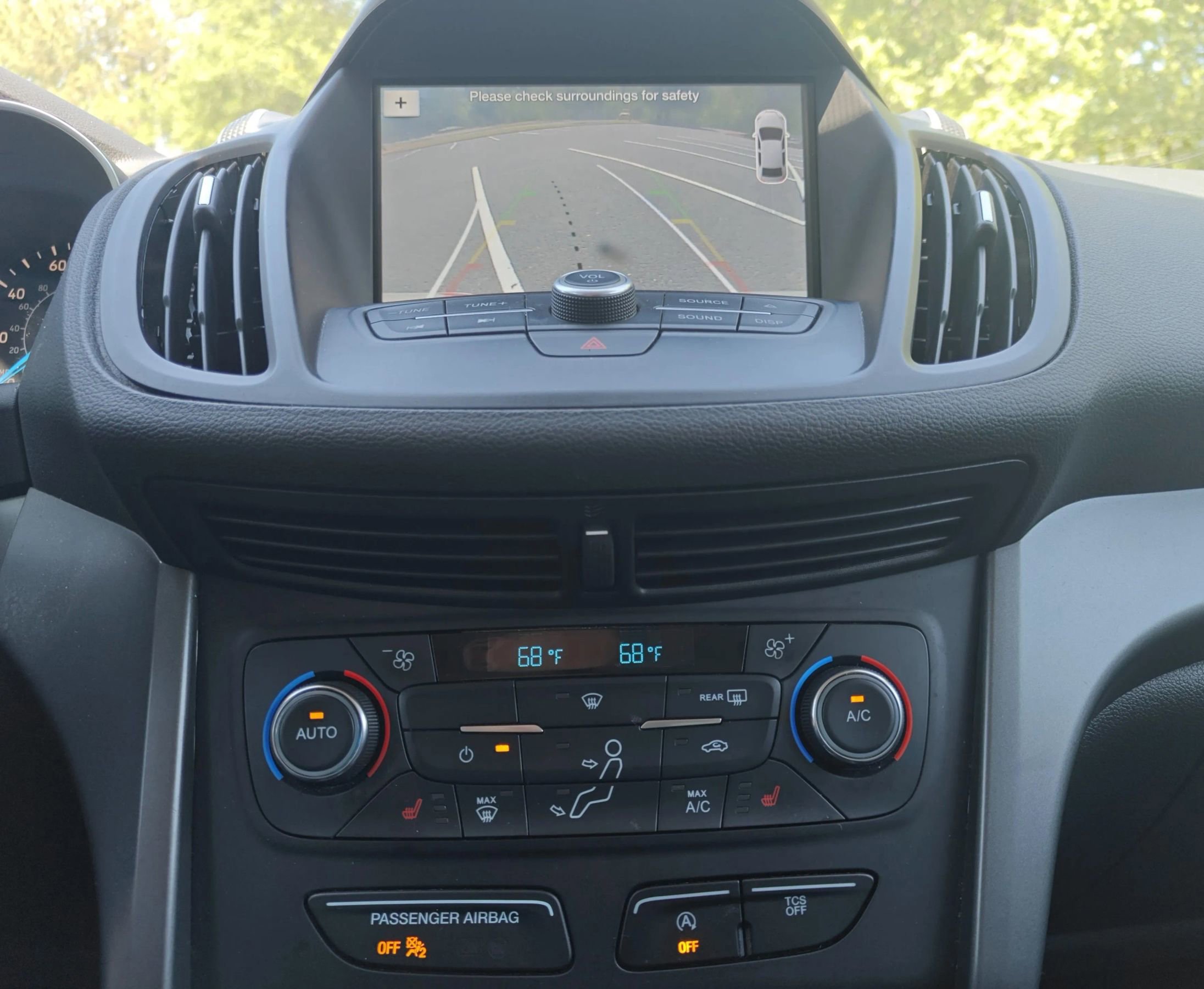 Used 2017 Ford Escape SE w/ Equipment Group 201A image 11