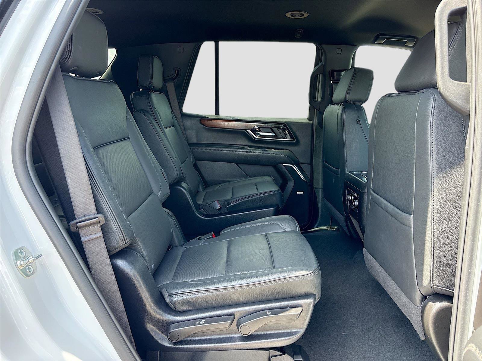 Used 2025 GMC Yukon Denali RWD image 29