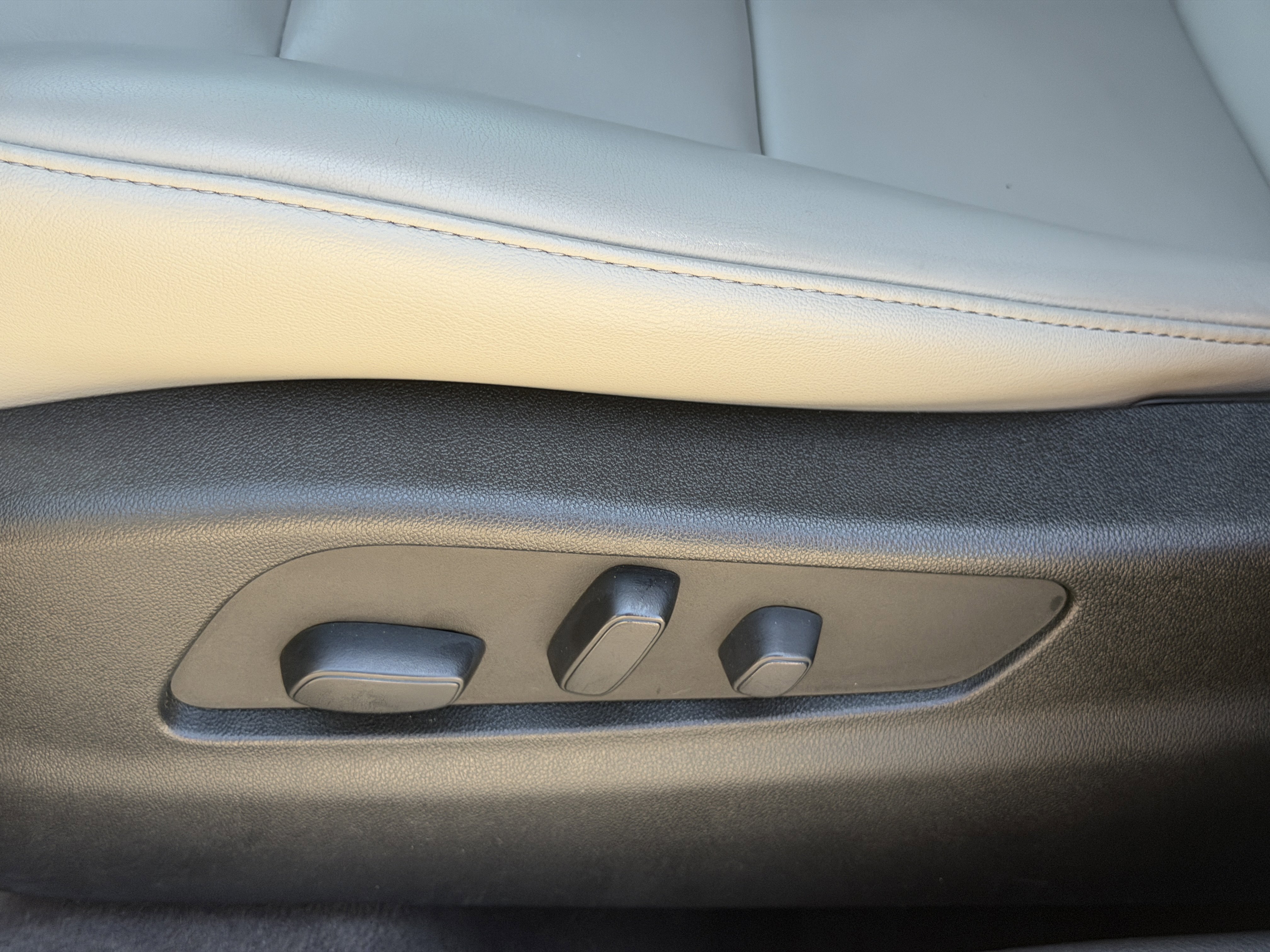 Certified 2023 Cadillac XT4 Premium Luxury FWD image 20