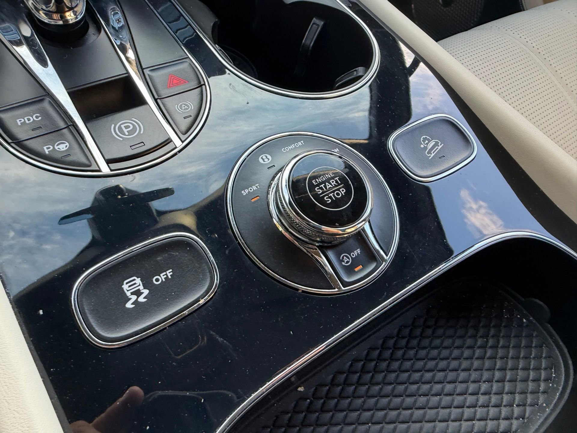 Used 2023 Bentley Bentayga Extended Wheelbase image 40