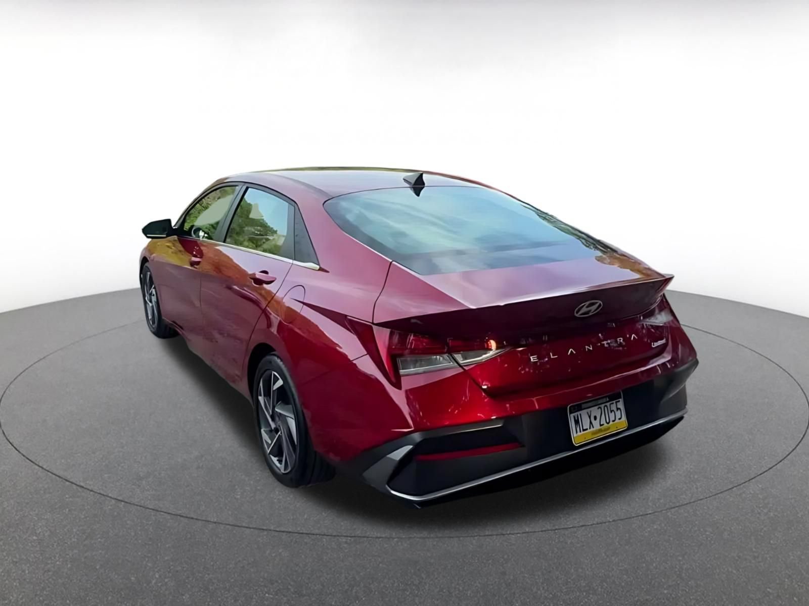 Used 2025 Hyundai Elantra Limited FWD image 10