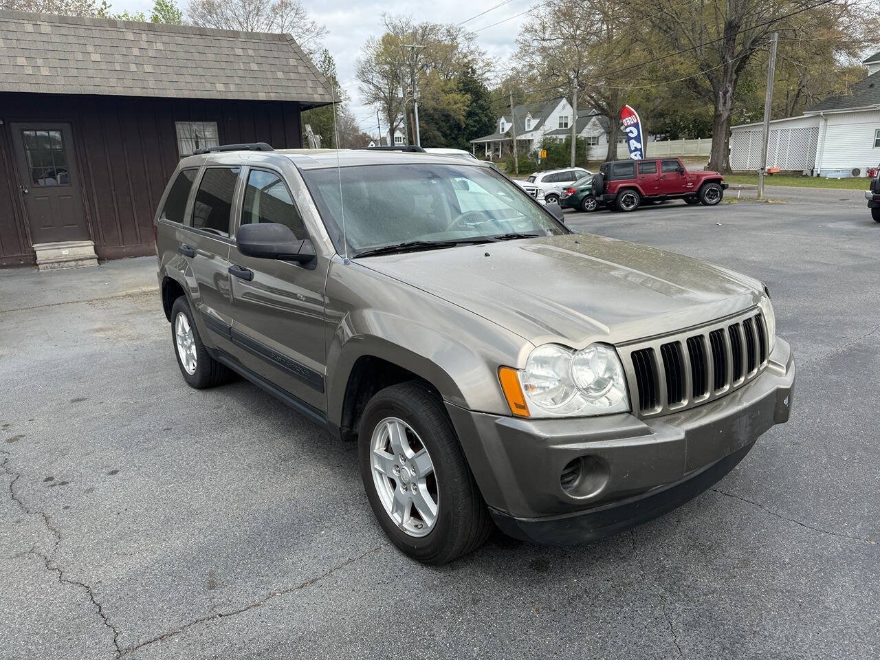 Used 2006 Jeep Grand Cherokee Laredo AWD/4WD image 2