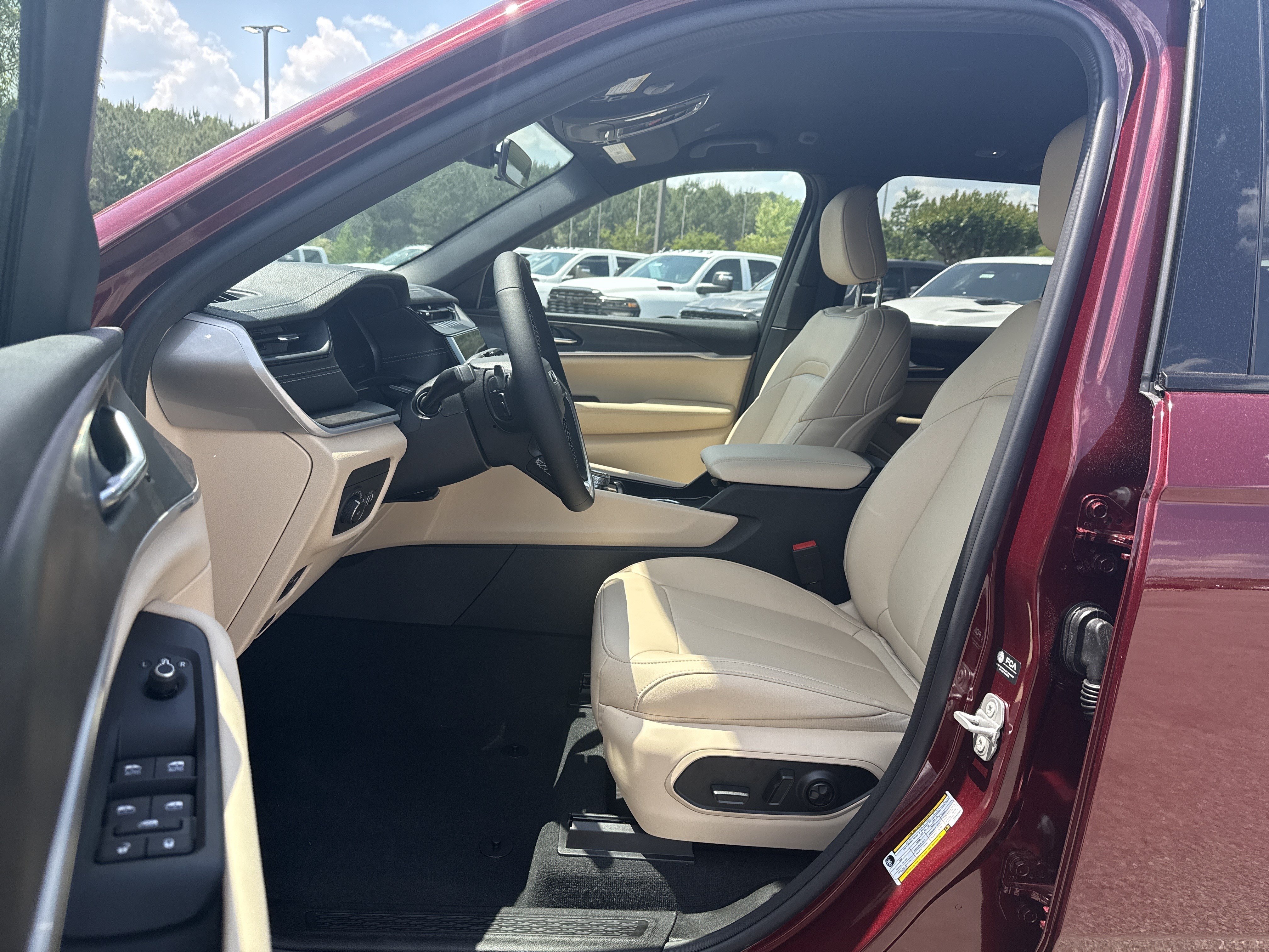 New 2026 Jeep Grand Cherokee Limited AWD/4WD image 9