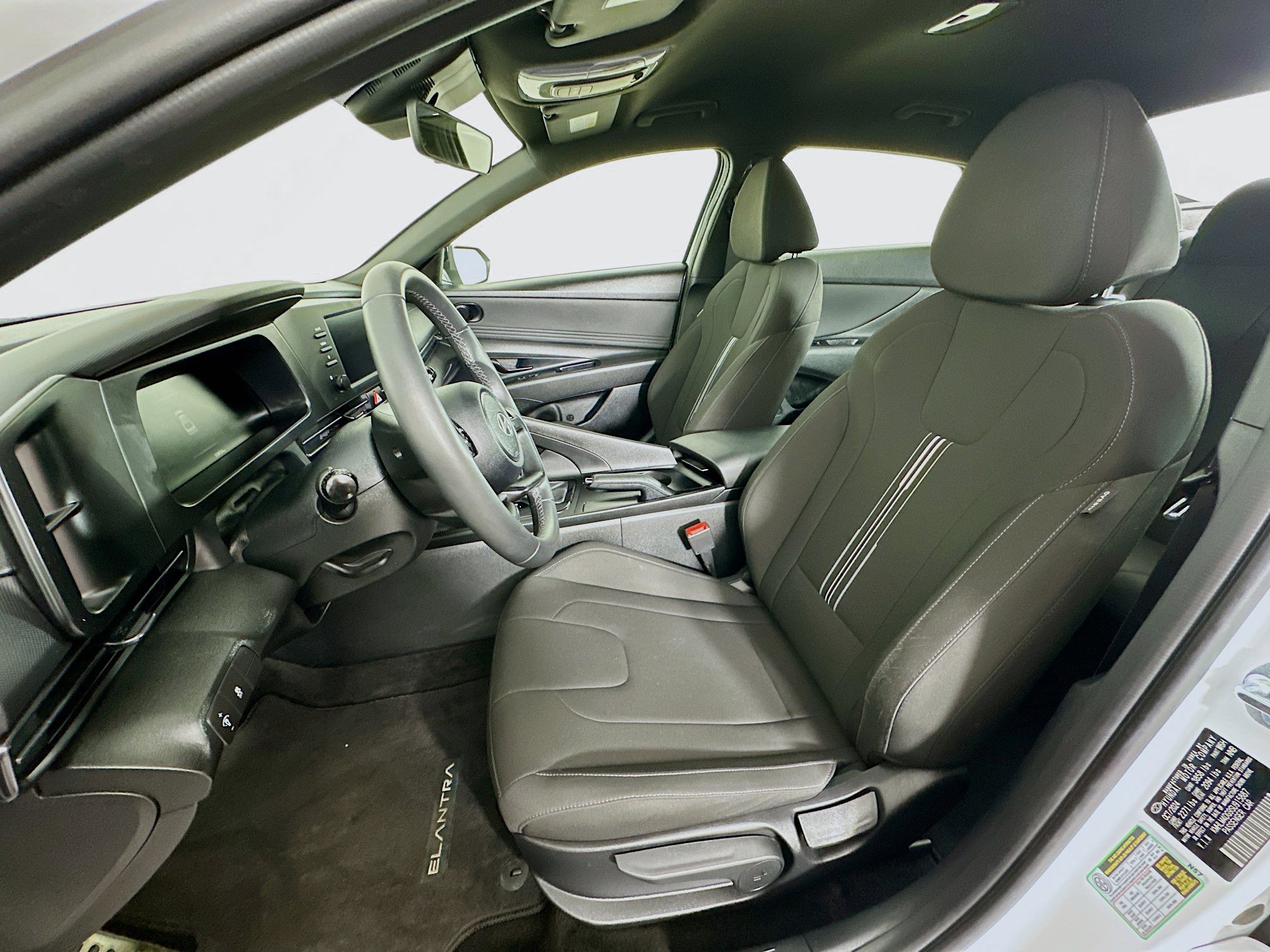 Used 2025 Hyundai Elantra Sport image 13