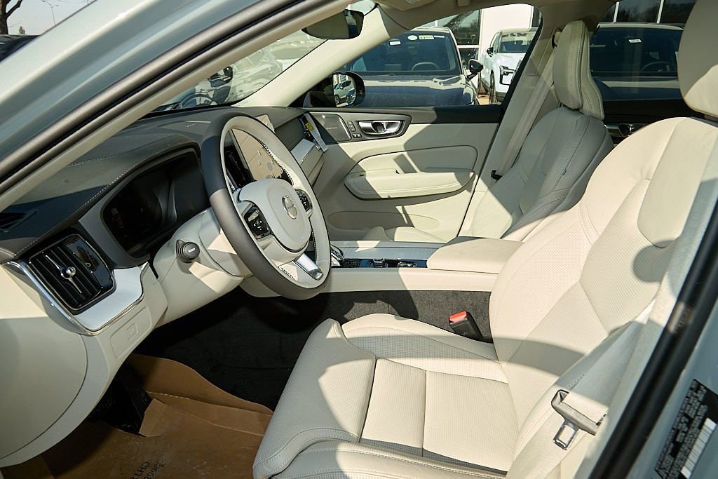 New 2026 Volvo XC60 B5 Ultra w/ Protection Package Premier image 18