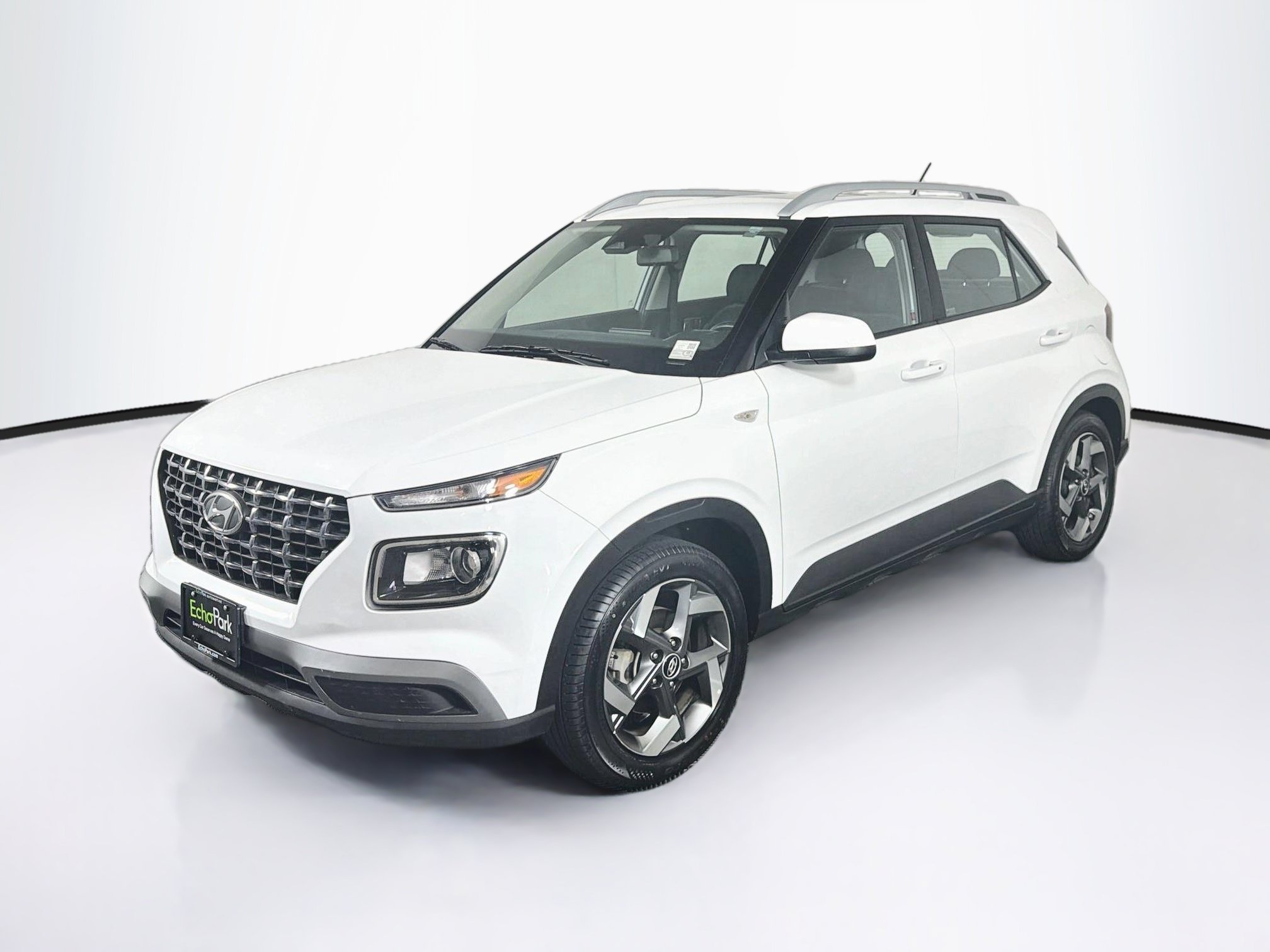 Used 2025 Hyundai Venue SEL FWD image 3