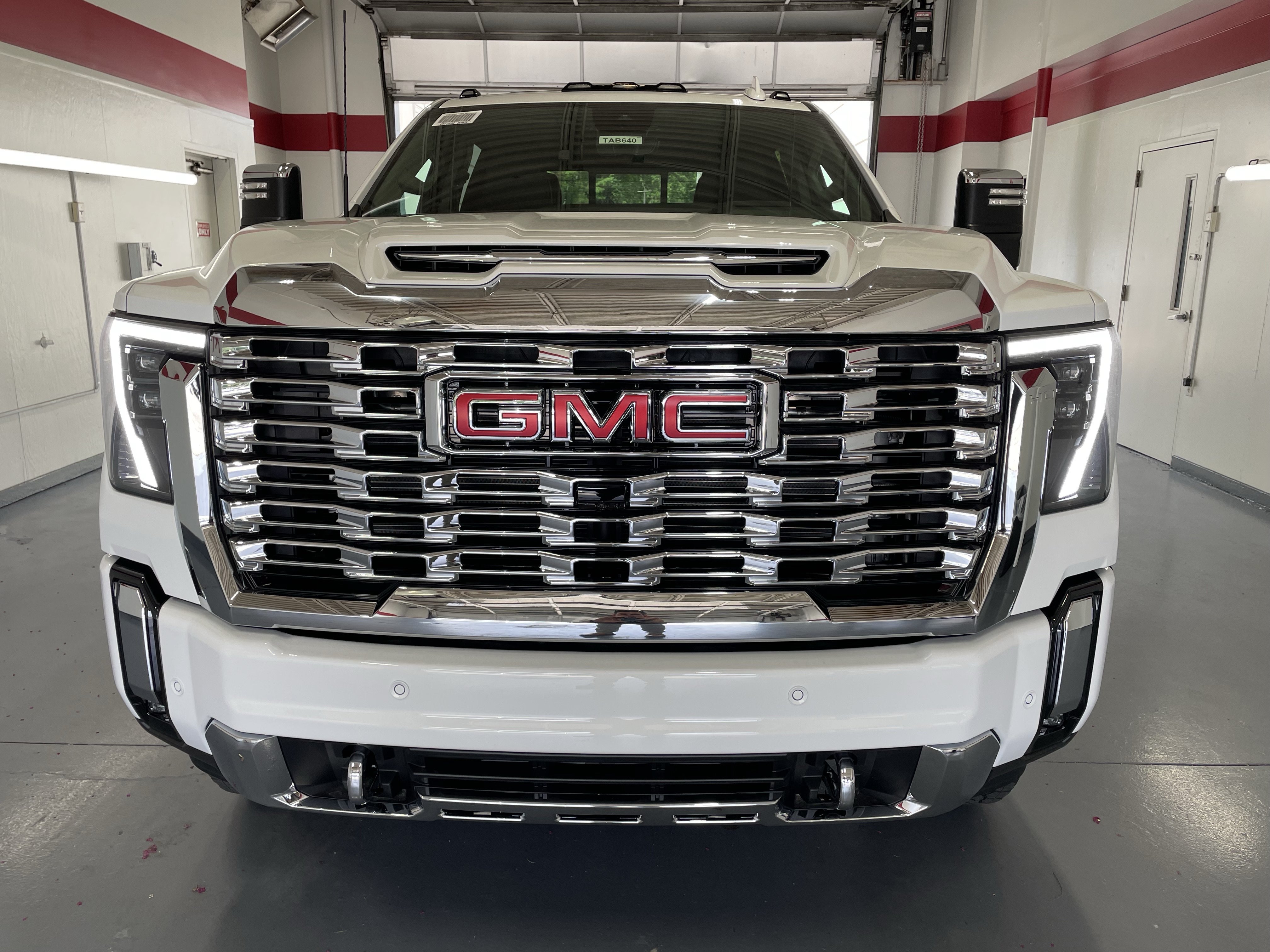 New 2026 GMC Sierra 2500 Denali w/ Denali Reserve Package AWD/4WD image 2