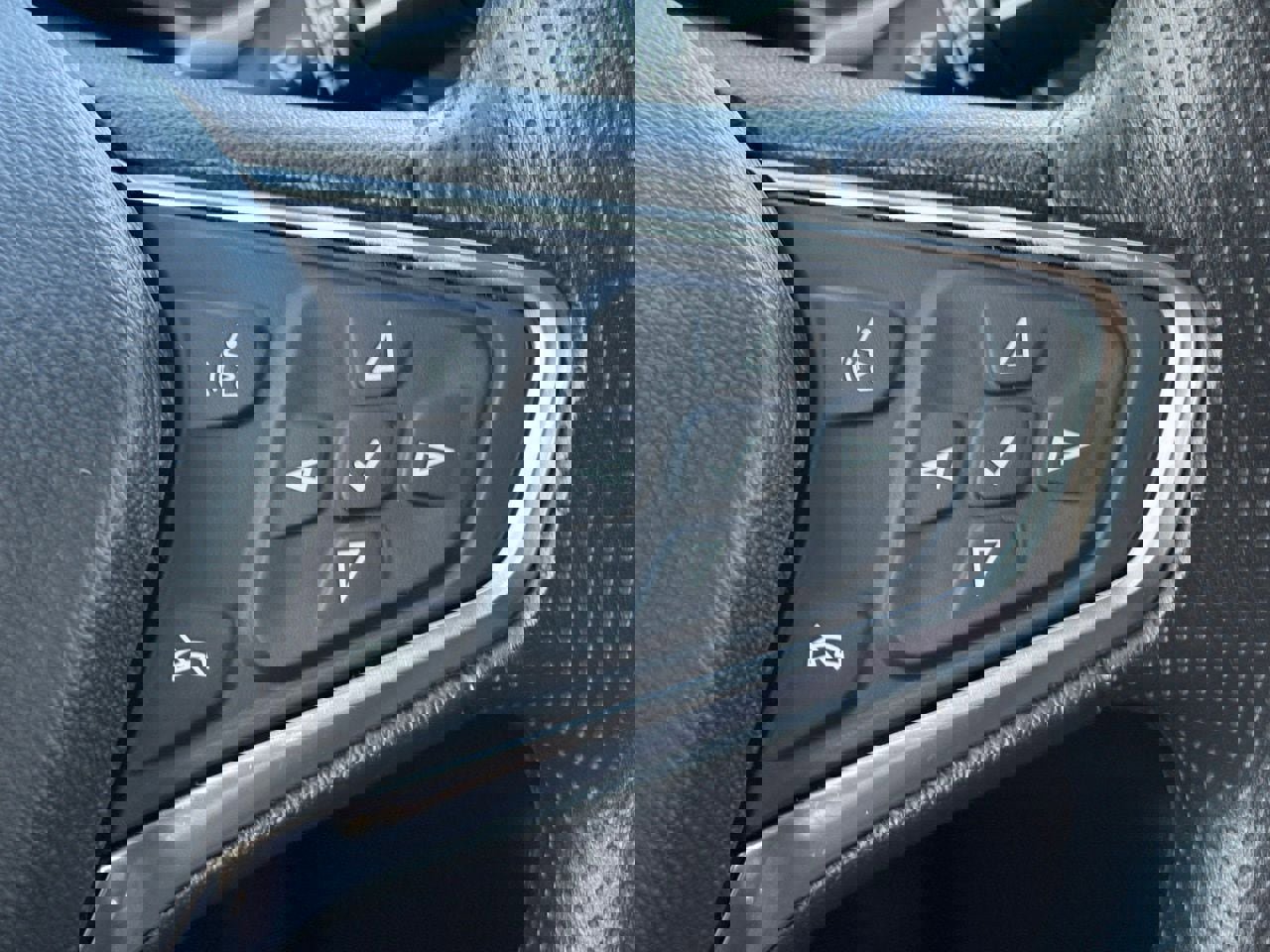 Used 2025 Chevrolet Malibu LS image 19