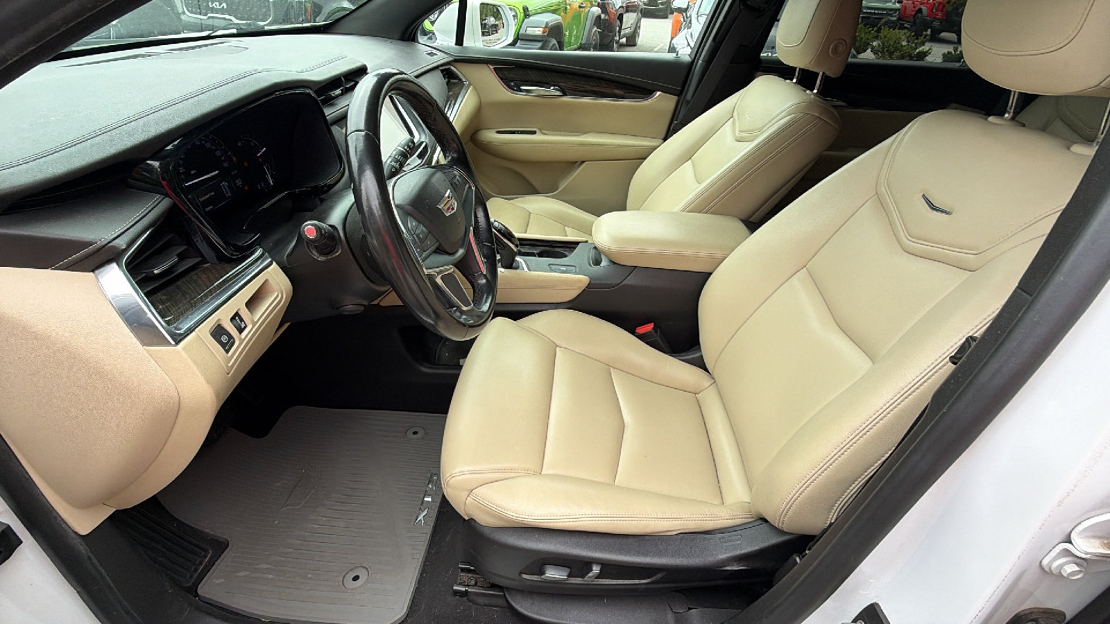 Used 2019 Cadillac XT5 FWD image 16