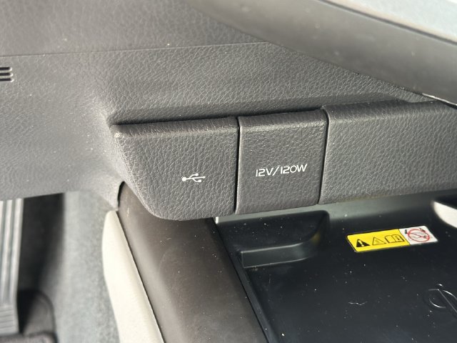 Used 2022 Toyota Camry XLE FWD image 19