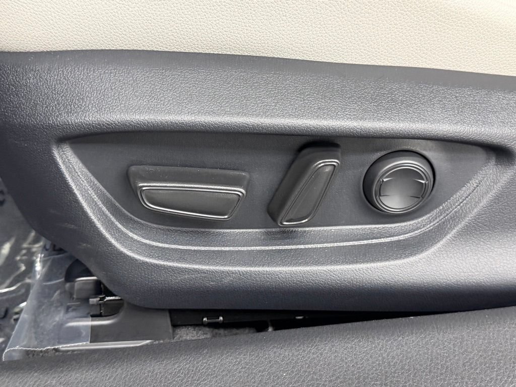 Used 2026 Toyota Camry XLE FWD image 23